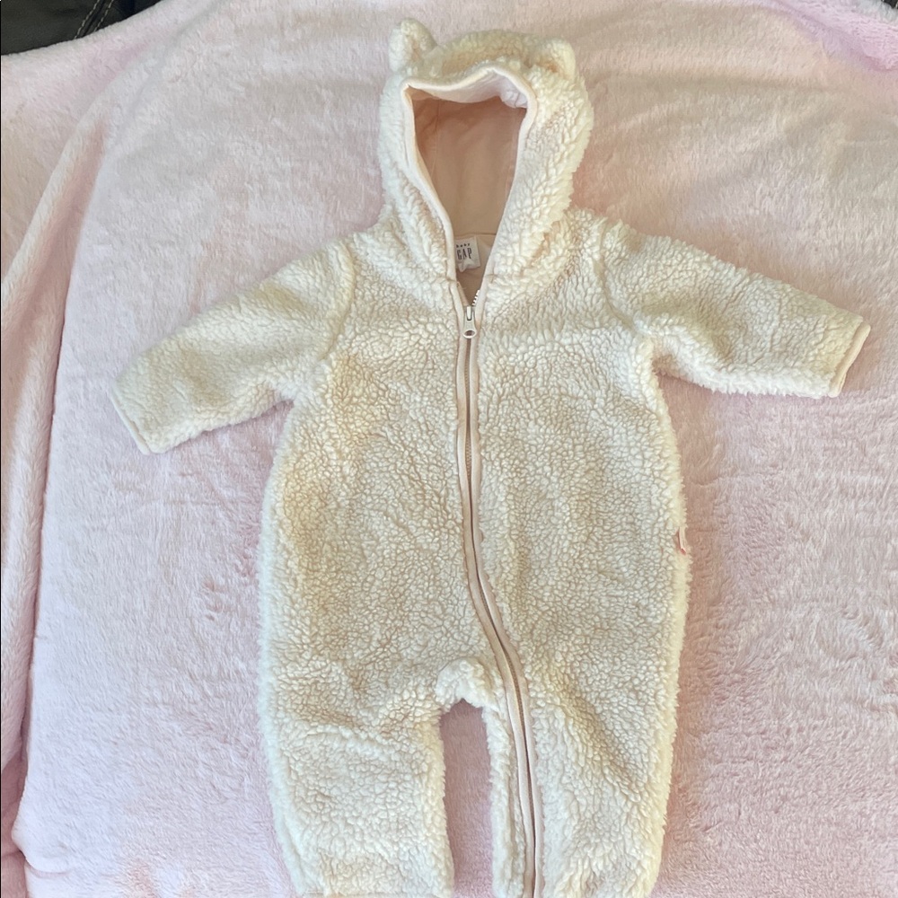 GAP Sherpa Baby Footie** Bundle 5+ items and name your offer!!! 💖💞